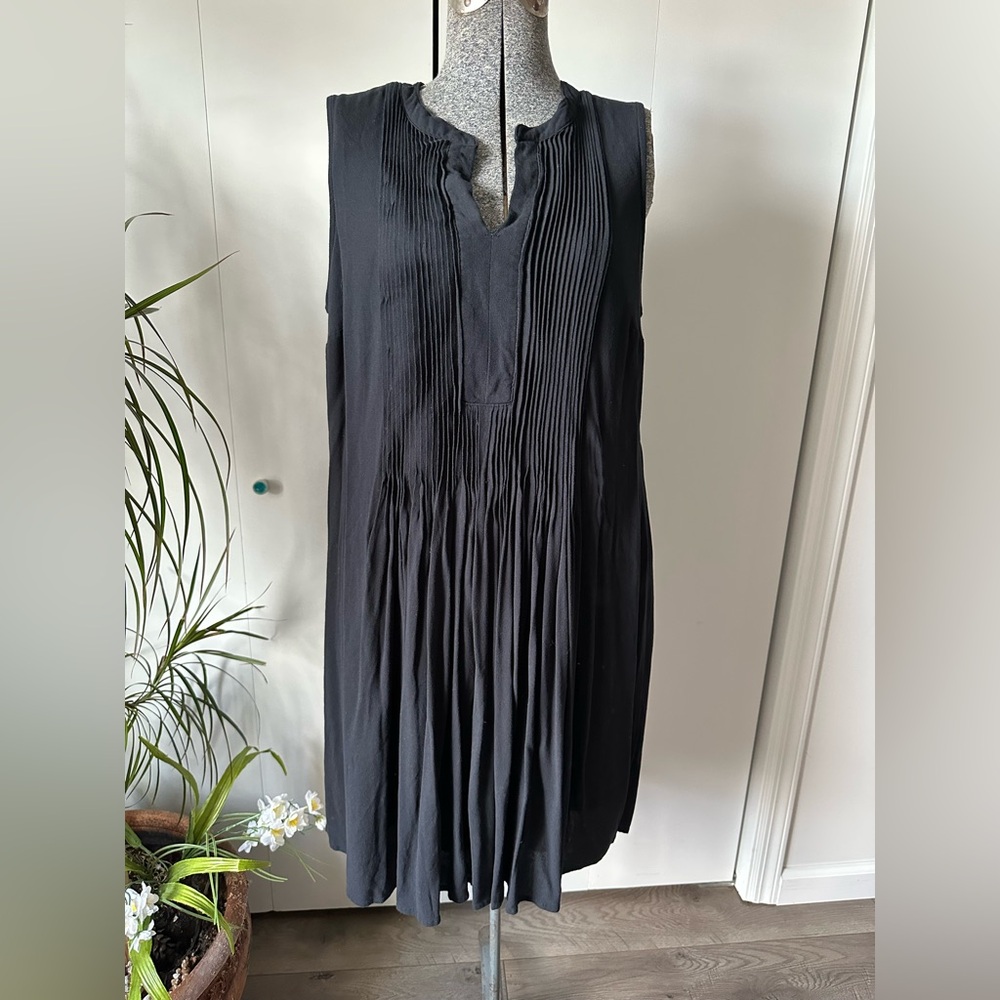 Old Navy Black Sleeveless Pleated Dress - Large